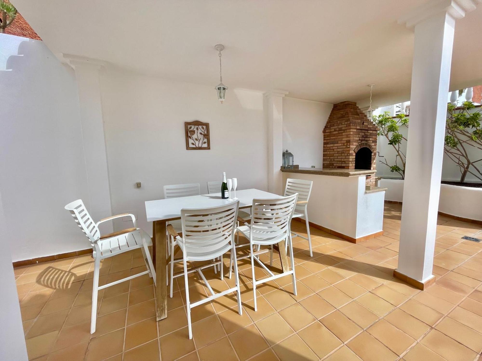 אדחה Villa Amorio A Spacious Modern Getaway With A Private Heated Pool & Sea Views מראה חיצוני תמונה