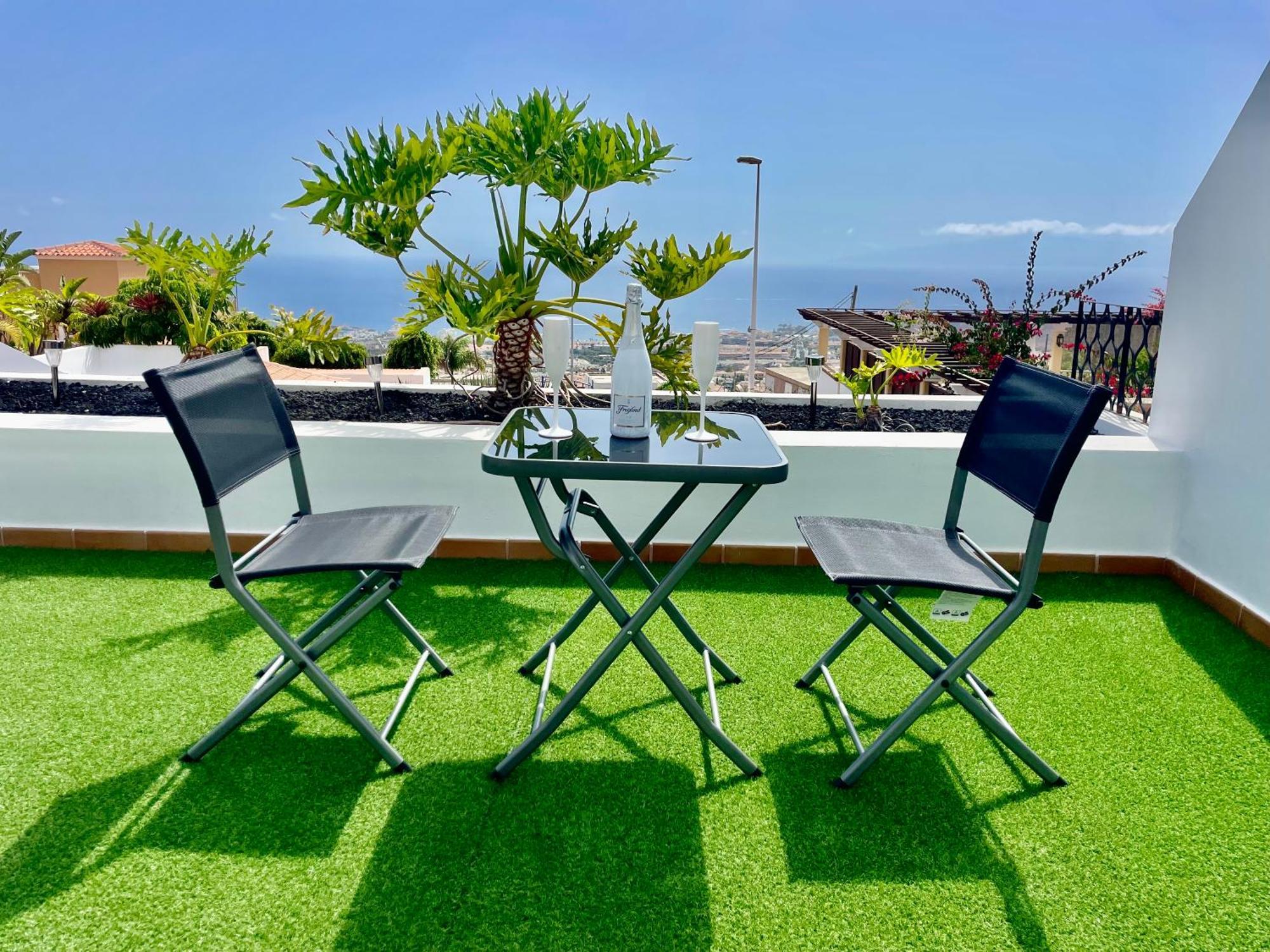 אדחה Villa Amorio A Spacious Modern Getaway With A Private Heated Pool & Sea Views מראה חיצוני תמונה