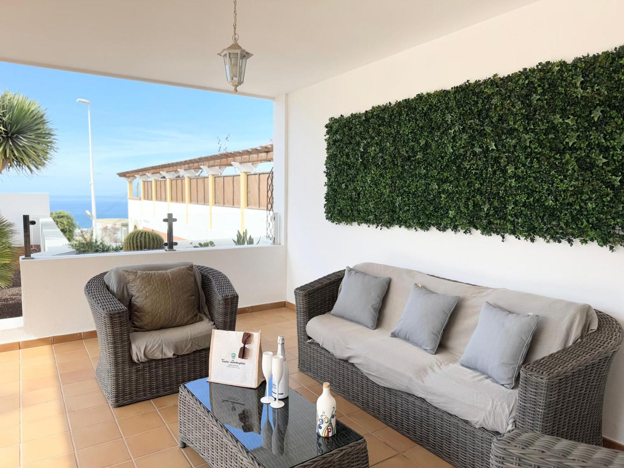 אדחה Villa Amorio A Spacious Modern Getaway With A Private Heated Pool & Sea Views מראה חיצוני תמונה