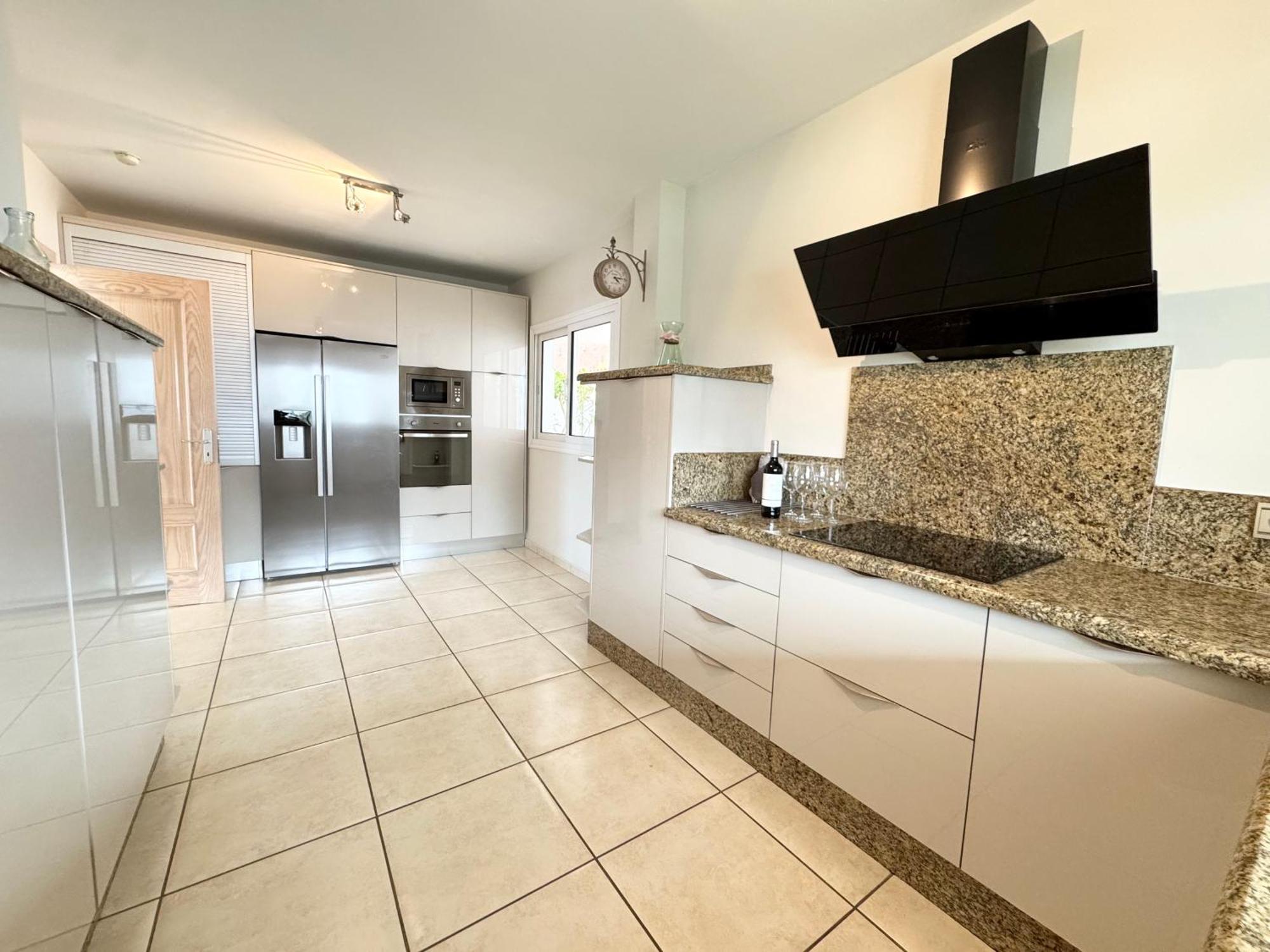 אדחה Villa Amorio A Spacious Modern Getaway With A Private Heated Pool & Sea Views מראה חיצוני תמונה
